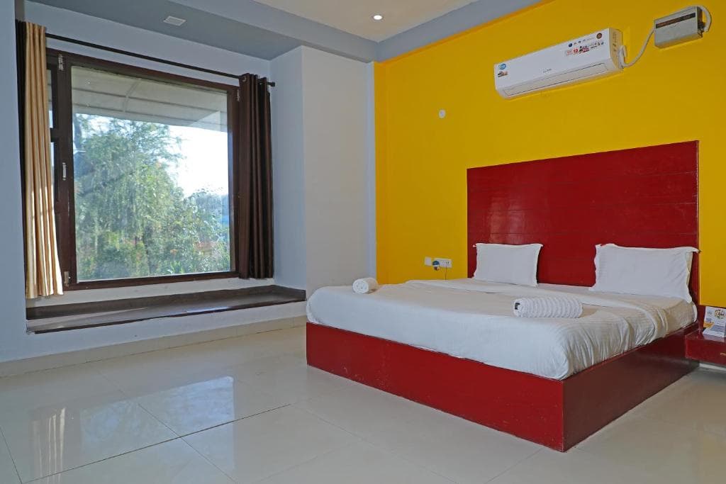 Executive Suite Modern Decor