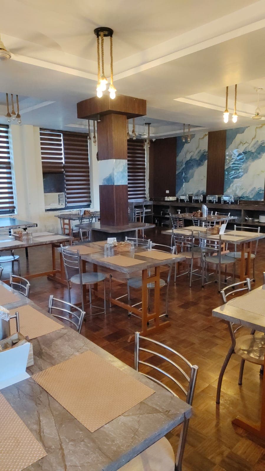 Restaurant Warm Lighting Ambience