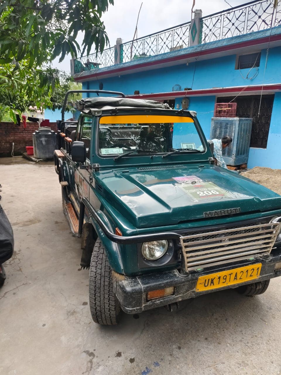 Classic Safari Jeep Front Profile