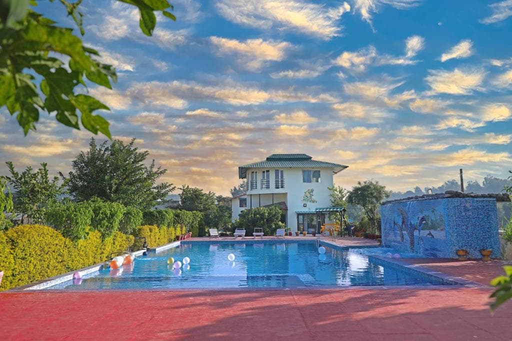 Beautiful Sunset Pool View